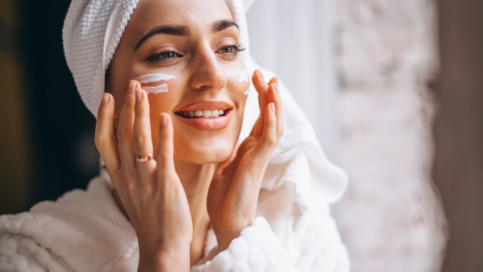 Latest Beauty Trends 2026: PDRN Skincare, Minimal Makeup & Natural Glow
